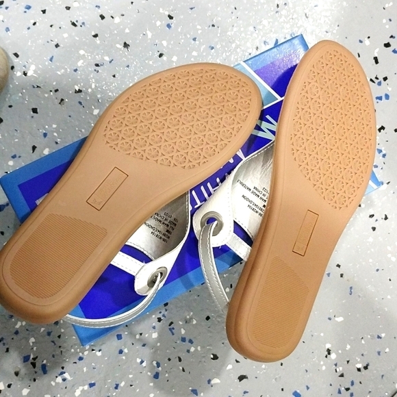 Mountain Women's Summer Sandal White Size 10 M - Picture 3 of 4